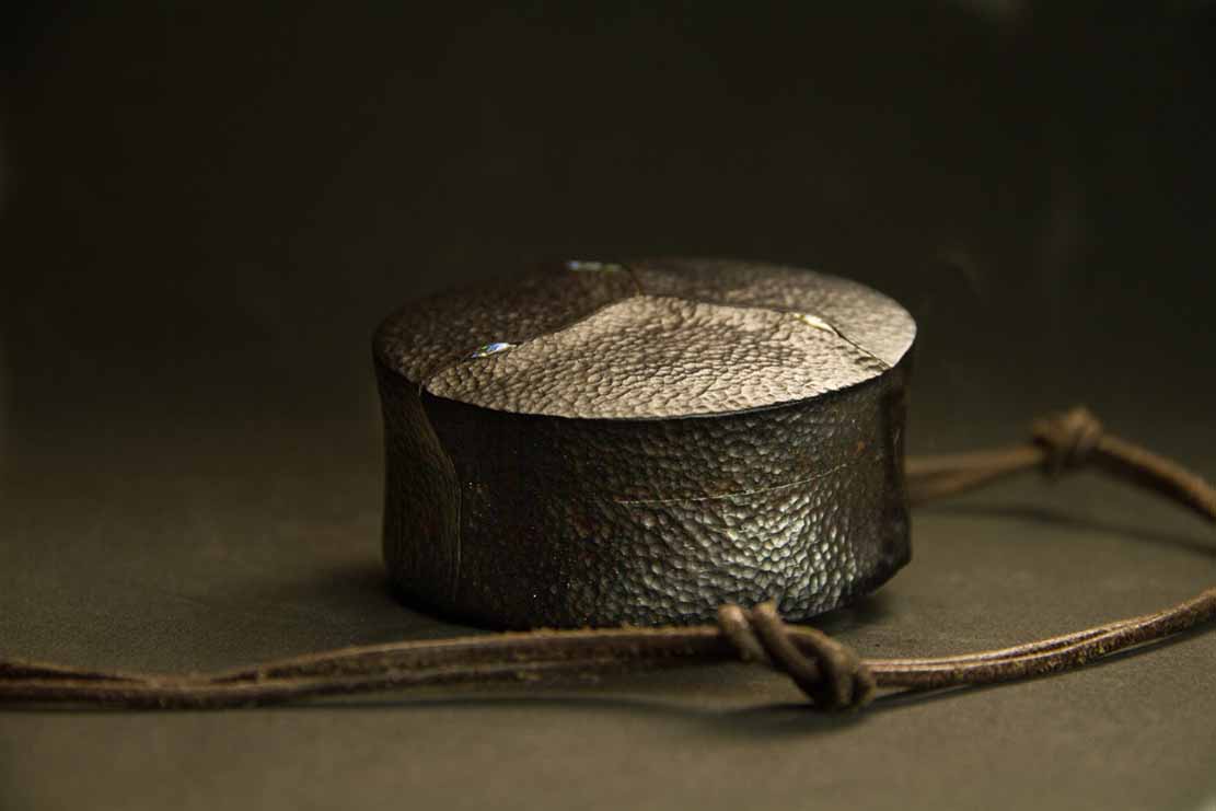 toad on lotusleaf, Kröte, Cornel, Schneider, Boxwood, Buchsbaum, Acrylglas, Ivory, jpeg, jpg, scuplture, Schnitzerei, Carving, okimono