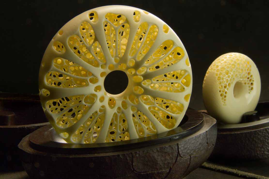 toad on lotusleaf, Kröte, Cornel, Schneider, Boxwood, Buchsbaum, Acrylglas, Ivory, jpeg, jpg, scuplture, Schnitzerei, Carving, okimono