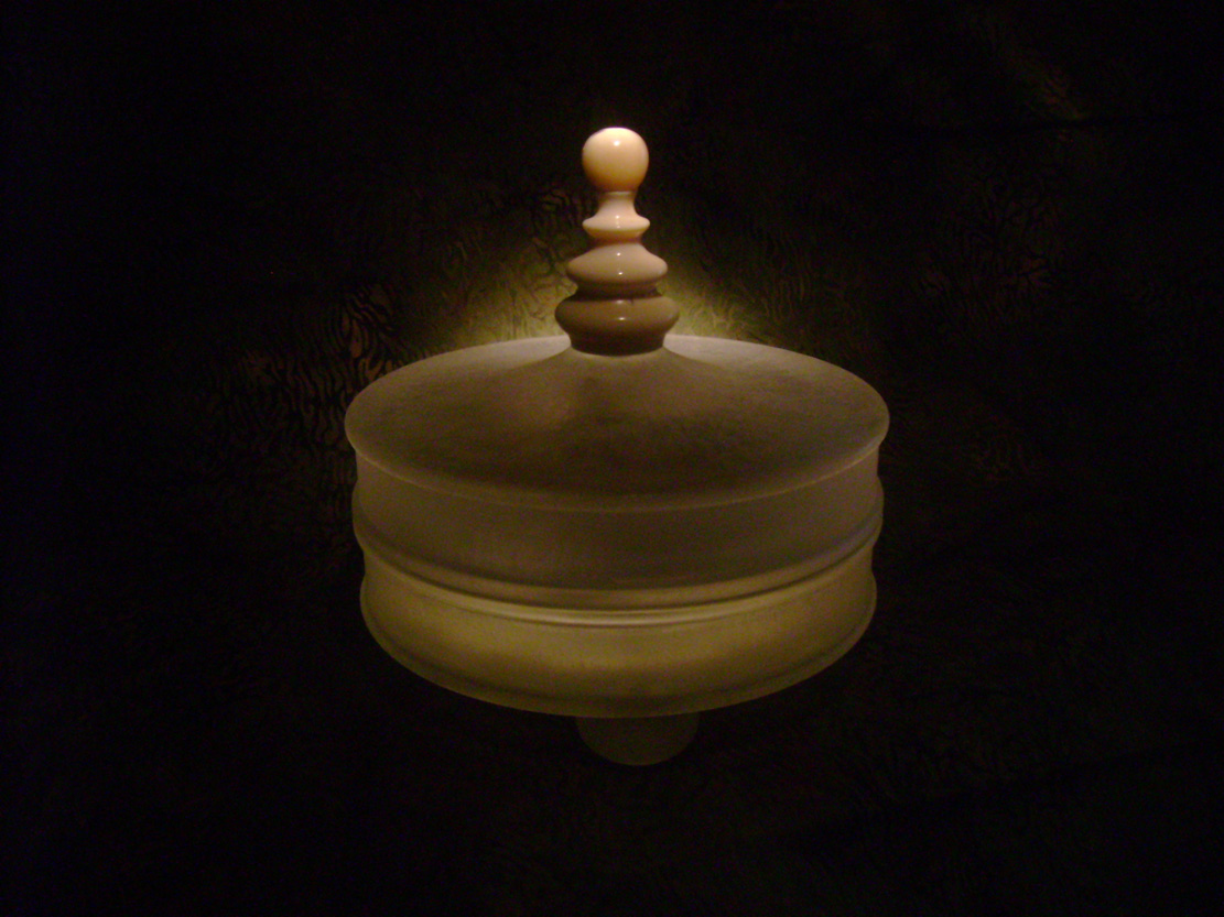 toad on lotusleaf, Kröte, Cornel, Schneider, Boxwood, Buchsbaum, Acrylglas, Ivory, jpeg, jpg, scuplture, Schnitzerei, Carving, okimono