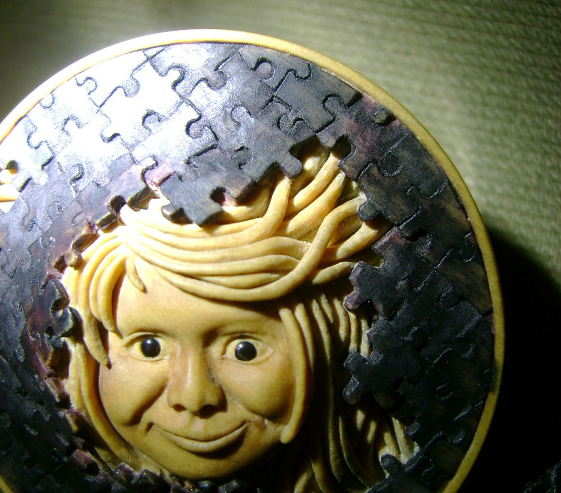 Breaktrough, Durchbruch, puzzle, face, Cornel, Schneider, Boxwood, Buchsbaum,&nbsp; jpeg, jpg, scuplture, Schnitzerei, Carving, netsuke, manju