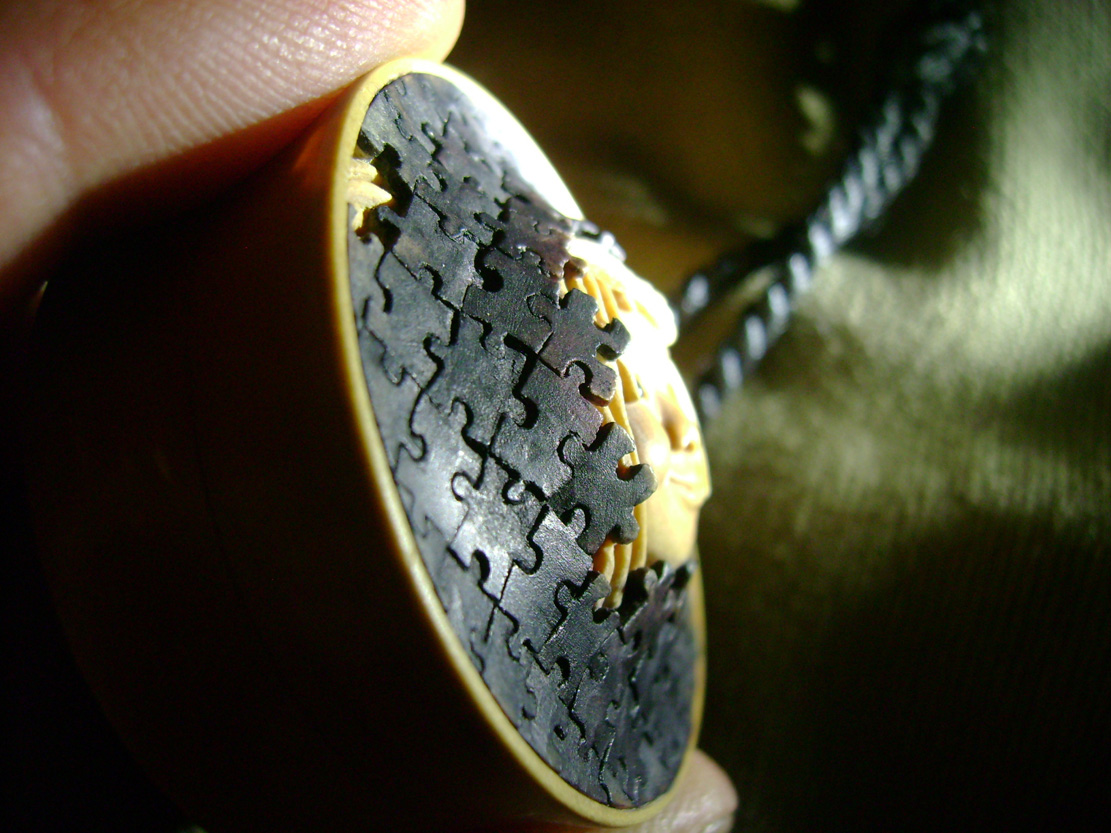 Breaktrough, Durchbruch, puzzle, face, Cornel, Schneider, Boxwood, Buchsbaum,&nbsp; jpeg, jpg, scuplture, Schnitzerei, Carving, netsuke, manju