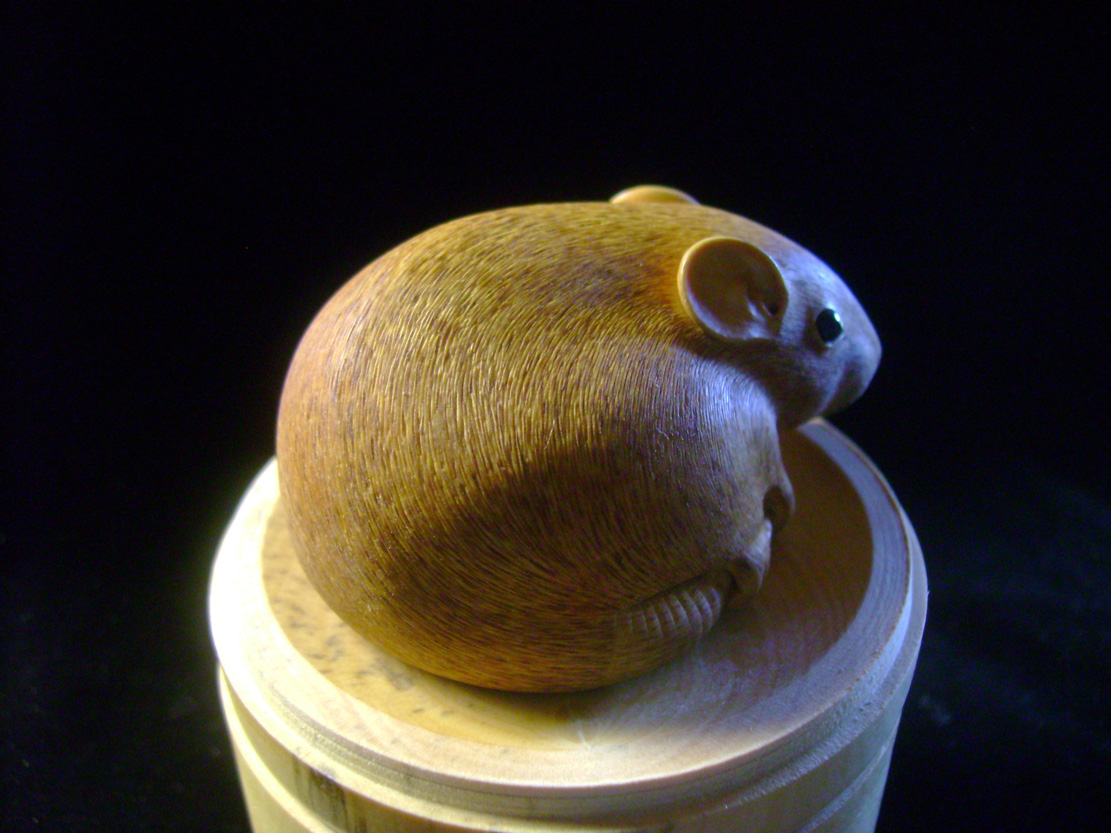 HOMMAGE À TOMOKAZU, rat, ratte, box, Cornel, Schneider, Boxwood, Buchsbaum,&nbsp; jpeg, jpg, scuplture, Schnitzerei, Carving, netsuke